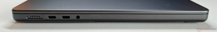 Vänster: MagSafe, 2x USB-C 4.0 med Thunderbolt 4 (40 Gbit/s, DisplayPort ALT-läge, Power Delivery), 3,5 mm ljud