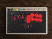 8BitDos nya Arcade Controller Pro har en inbyggd skärm med integrerad Ultimate Software.