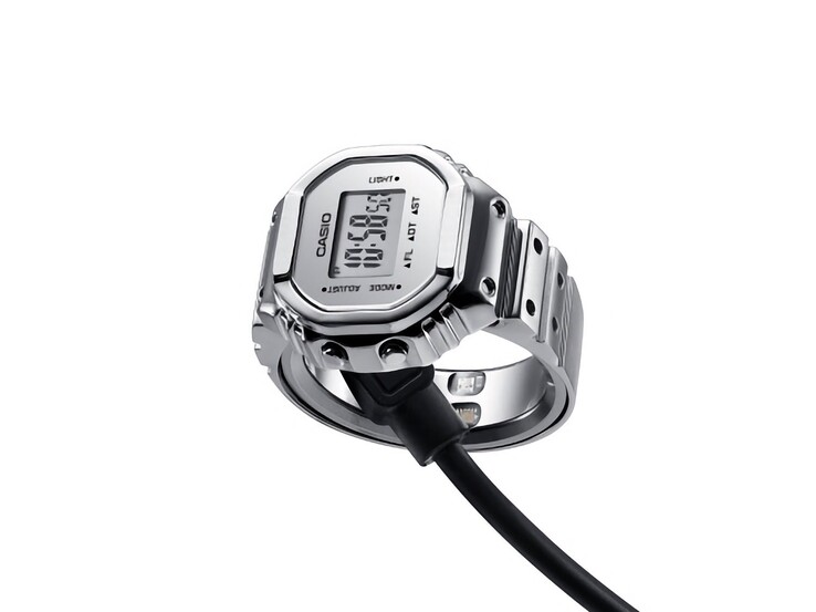 Casio CRW-H001M-8 smart ringklocka ansluten till sin magnetiska USB-laddningskabel.