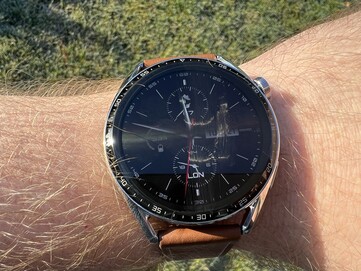 Huawei Watch GT 3 i vintersolen