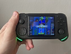 Abxylute E1 ligger bra i handen. (Bildkälla: egen)