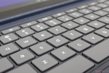 Den platta tangentbordsbasen kan inte vinklas till skillnad från tangentbordet på Surface Pro eller HP Chromebook x2 11-tangentbordet