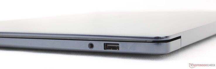 Rätt: 3,5 mm-headset, USB-A 3.2 Gen. 1
