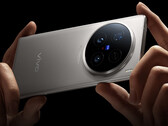 X200 Ultra kommer att följa i fotspåren av X100 Ultra, på bilden, med tre bakåtvända kameror. (Bildkälla: Vivo)