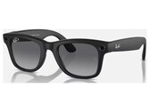 Svarta Ray-Ban Meta Gen 2 visade framifrån mot en vit bakgrund, med kamera och fotograferings-LED i de främre hörnen