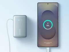 Ankers Nano Power Bank (10K, 45W, inbyggd utdragbar USB-C-kabel) finns nu tillgänglig i grönt (bilden). (Bildkälla: Anker)