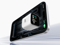 Strömadaptern har ett ”prestandaläge” på 60 W. Bild: en reklambild av snabbladdaren tillsammans med en iPhone.