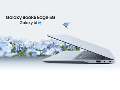 Samsung säljer Galaxy Book5 Edge 5G i ett enda Sapphire Blue-färgalternativ. (Bildkälla: Samsung)