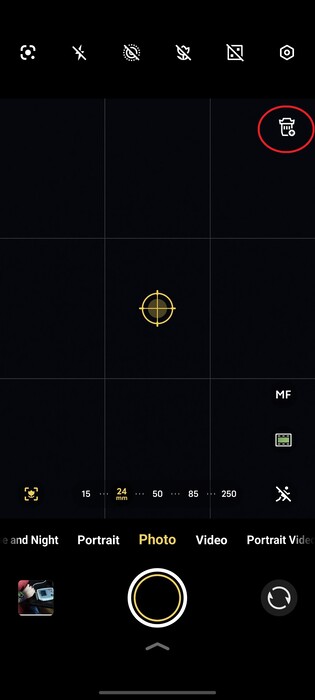 Ikonen för telekonverter i kameraappen är en praktisk genväg i de flesta lägen.