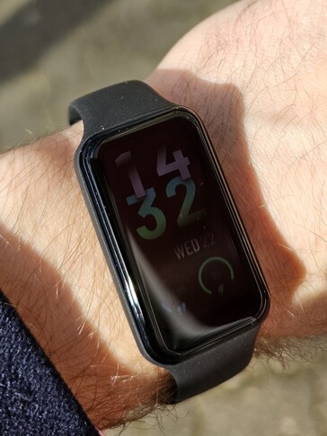 Amazfit Band 7 i solen