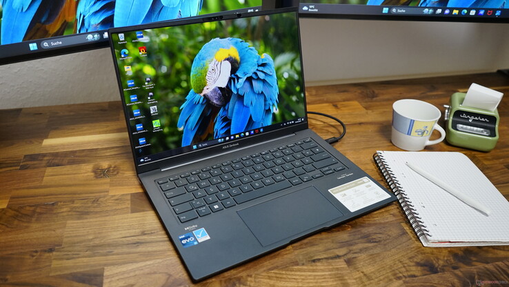 Asus Zenbook 14X UX3404V med färgglad OLED-skärm