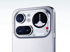 Nothing Phone (4a) Pro har en baksida av aluminium.