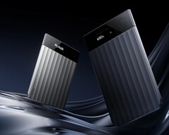 Plaud presenterar företagets senaste AI-anteckningsapparat, Plaud Note Pro, som kan sammanfatta ljudinspelningar. (Bildkälla: Plaud)