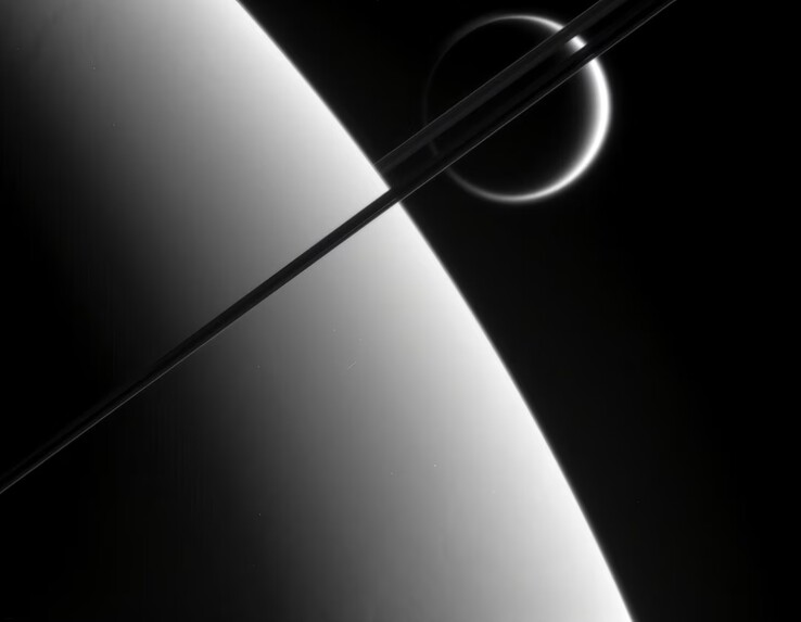 En bild som visar Titan och Saturnus ringar.