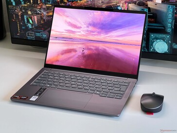...IdeaPad Pro 5 14 har den nya OLED-skärmen. (Bildkälla: Notebookcheck)