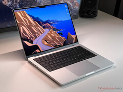 Apple&#039;s nuvarande MacBook Pro-generation sägs nu hålla några månader längre än tidigare förväntat, M4 MacBook Pro 14 på bilden. (Bildkälla: Notebookcheck)