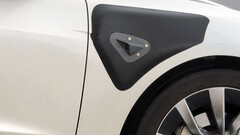 Skärmens konstruktion och bakrutans kameraplacering liknar Cybercab. (Bildkälla: Reddit)