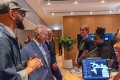 Tim Cook med kung Charles III på Apples huvudkontor i Battersea Power Station
