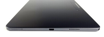 Höger sida: SIM/microSD-kortplats, USB-C 2.0, högtalare