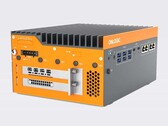 Massor av portar och plats för en professionell GPU i SFF-klass för stationära datorer. (Bildkälla: Onlogic)