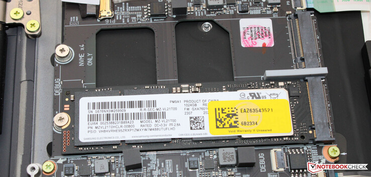 Den bärbara datorn kan rymma två PCIe 4 SSD-diskar.