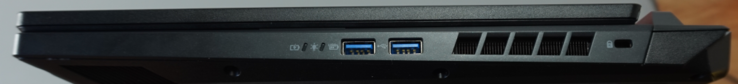 Höger portar: 2 x USB-A (10 Gbit/s), Kensingtonlås