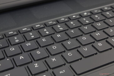CherryMX-tangenter med låg profil som tillval är mycket behagliga att skriva på