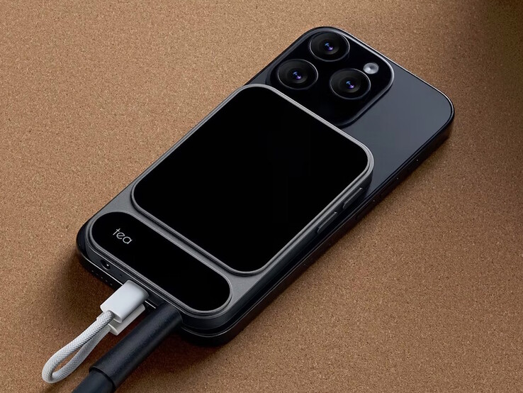 Den batteridrivna DAC-enheten Khadas Tea Pro kan fästas magnetiskt på kompatibla telefoner. (Bildkälla: Khadas)