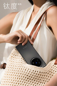 Vivo X Fold5 i titan.