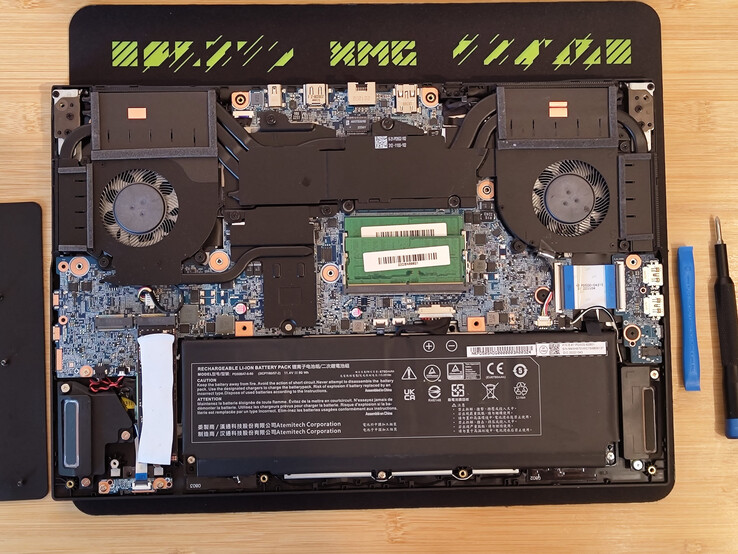 XMG Pro 15 öppnade