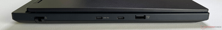 Vänster: Gigabit-Ethernet, USB-C 3.2 Gen.2 (10 Gbps, DisplayPort 2.1, Power Delivery 3.0), USB-C 4.0 (40 Gbps, DisplayPort 1.4), USB-A 3.2 Gen.1 (5 Gbps, strömförsörjning)