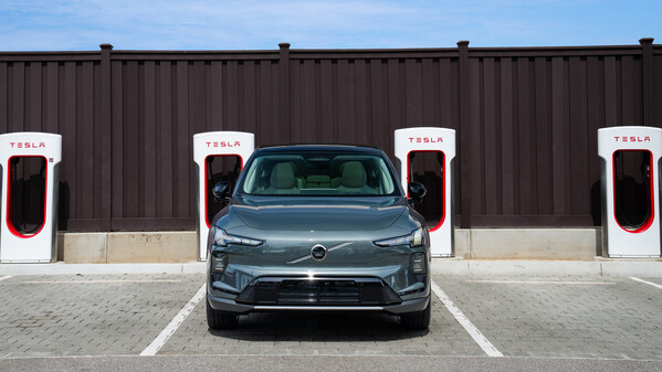 Från och med fjärde kvartalet 2026 kommer förare av helt eldrivna Volvomodeller, som den kompakta EX30, att kunna använda mer än 20.000 Tesla Superchargers i Europa direkt via Volvos egen smartphone-app.