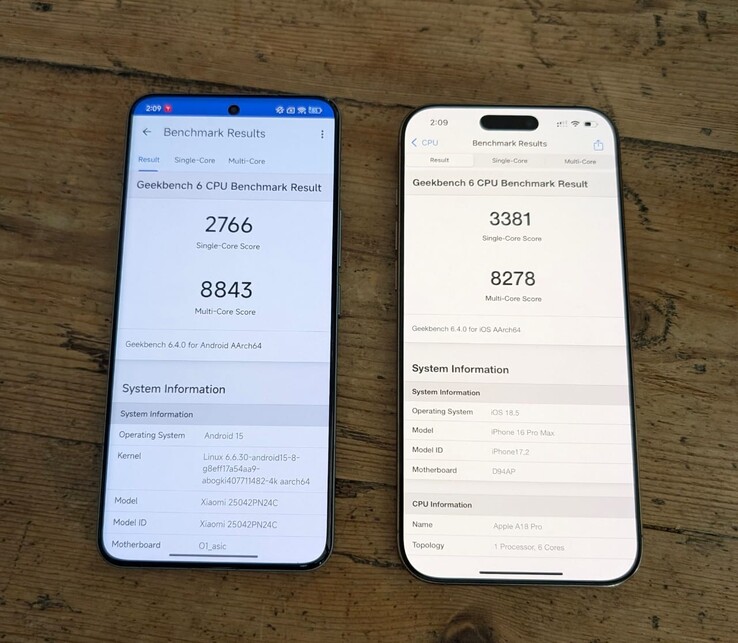 Xiaomi 15S Pro med Xring O1 vs Apple iPhone 16 Pro Max med A18 Pro. (Bildkälla: Max Weinbach på X)