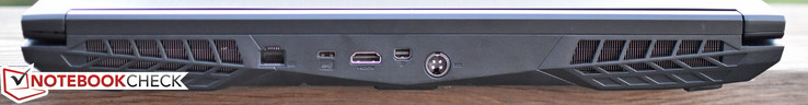 Baksidan: Gigabit Ethernet, USB 3.1 Typ C Gen 2, HDMI, mini-DisplayPort, Laddningsport