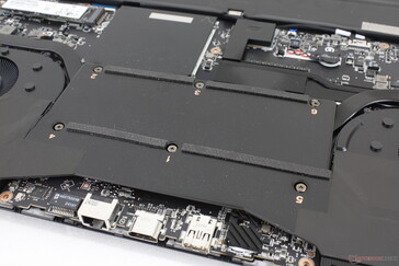 MSI:s "Intraflow"-fläktar pressar frisk luft genom fler av de interna komponenterna mellan fläktarna