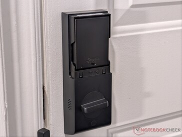 Uppladdningsbart batteri som kan tas ut för laddning eller laddas på plats.