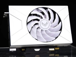 GeForce RTX 4070 Sakura Snow X har en kåpa som är helt maskinbearbetad av aluminium (Bildkälla: Zephyr)