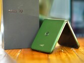 Motorola Razr Plus 2026 erbjuder ökad stabilitet och hållbarhet tack vare sitt nya titangångjärn.