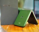 Motorola Razr Plus 2026 erbjuder ökad stabilitet och hållbarhet tack vare sitt nya titangångjärn.