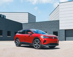 Den eldrivna kompakt-SUV:en Volkswagen ID.4 2025 (Bildkälla: Marc Urbano/Car and Driver)