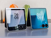 Samsung Galaxy Z Flip7 (höger) jämfört med Flip7 FE (vänster)