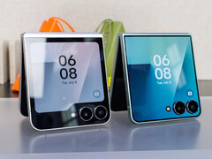 Samsung Galaxy Z Flip7 (höger) jämfört med Flip7 FE (vänster)