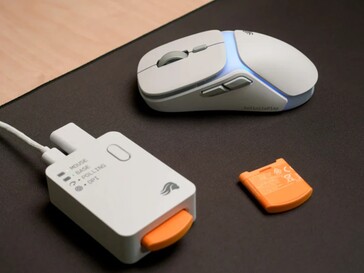Vit Glorious Model O3 Wireless med multifunktionsbas och reservbatteri. (Bildkälla: Glorious)