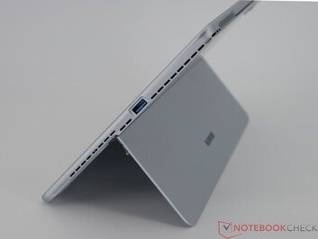 Höger: 1 × USB 3.0 typ A