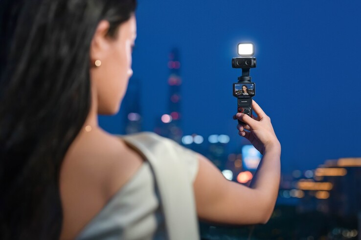 Insta360 Luna Ultra har en design med dubbla linser