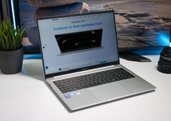 Geekom GeekBook M16 med Intel Core Ultra 9 och 99,9 Wh-batteri