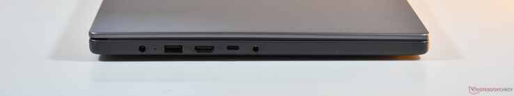 vänster: Laddningsport, USB-A 3.2 Gen 1, HDMI, USB-C 3.2 Gen 1 (inkl. PD/DP), 3,5 mm ljud