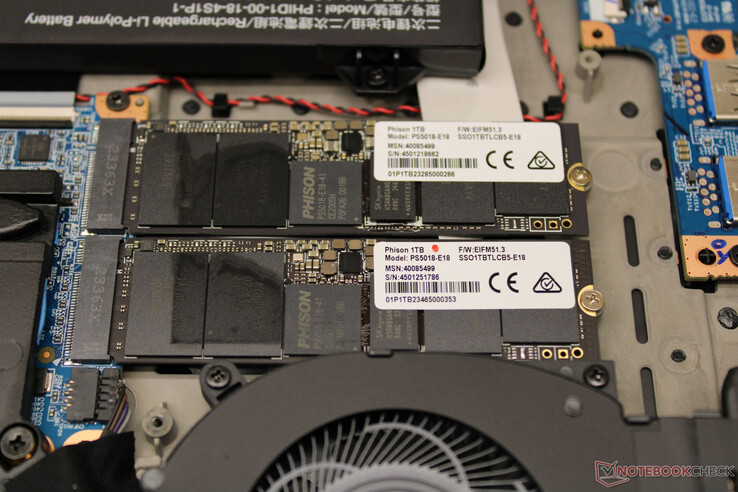 Datorn levereras med två PCIe 4 SSD-enheter.