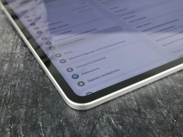 Oppo Pad 4 Pro i recension. (Bildkälla: Marcus Herbrich/Notebookcheck)