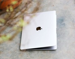 Apple förväntas släppa en billig MacBook med en 12,9-tums skärm snart (Bildkälla: Thai Nguyen)